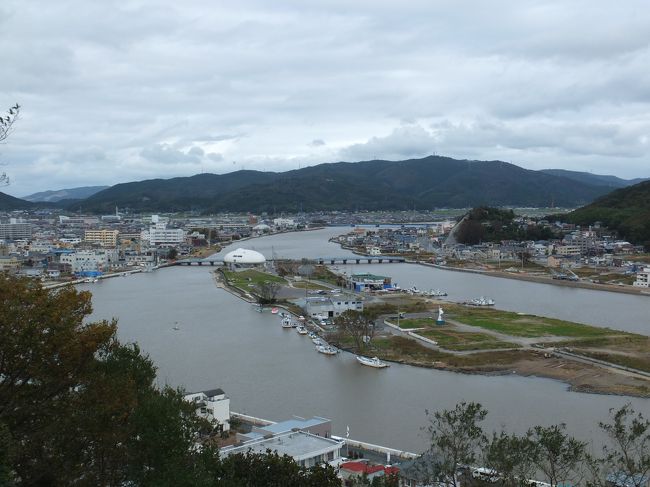 川と川の間にある中瀬と呼ばれているところは、ほとんどの建物が流失していました。現在は石ﾉ森萬画館が修復されたようなので行ってみます。<br />日和山からは車で数分です。