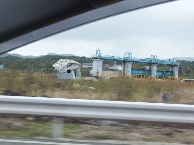 車を走らせて、再び45号を北上します。<br />被災地を南から順に通り抜けるルートです。<br /><br />南三陸町に入りました。