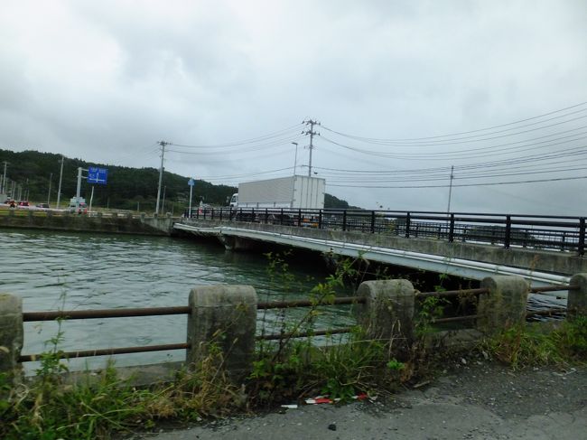 被災地では、震災による地盤沈下の影響でいまだに水がひかない所が多くあるのだそうです。