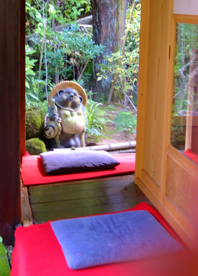 折角なので<br /><br />　暖かい　ぜんざいを注文