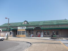 そして名寄駅に到着。やはりこのライトグリーンの屋根の駅舎は美しいですね。快晴に恵まれて、空のブルーとのコラボが最高でした。