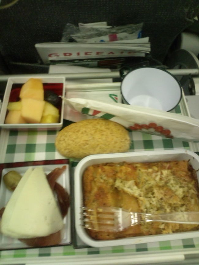 ローマー成田　アリタリア航空直行便<br />機内食ラザニア。和食はご飯とチキン<br />http://safety.sitemix.jp/blog/