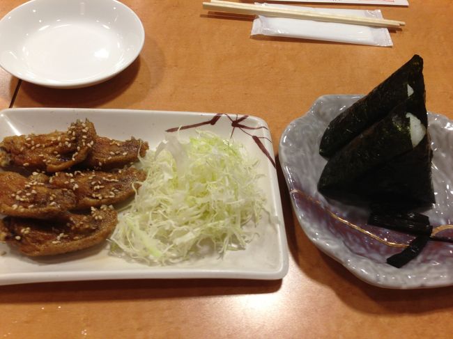 11/08　手羽先＆てんむす<br /><br />頼んだのが、2人で手羽先5個とてんむす2個。<br /><br />今日は、有名な名古屋めしが3種類も食べられて、満足満足。<br />