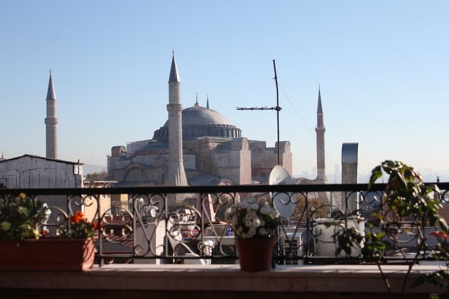 昨日の夕方とはまた違うアヤソフィア。