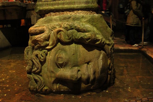 大人気のメデューサですが、順番に記念撮影もできました。<br /><br />こちらは横向きVer.