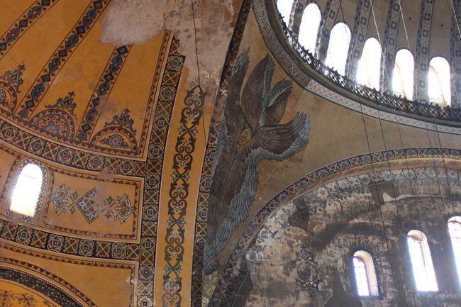 その他3体の天使セラフィムは羽で覆われたままです。