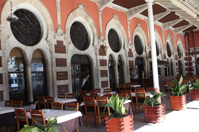 アガサ・クリスティも訪れたというシルケジ駅のレストラン。