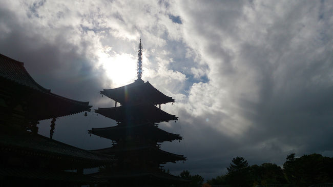 幻想的な五重塔