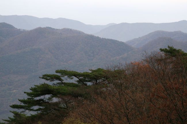 2011秋、韓国旅行記24(19)慶州、石窟庵、寿光殿、横文字の寄進瓦、石窟庵の残材