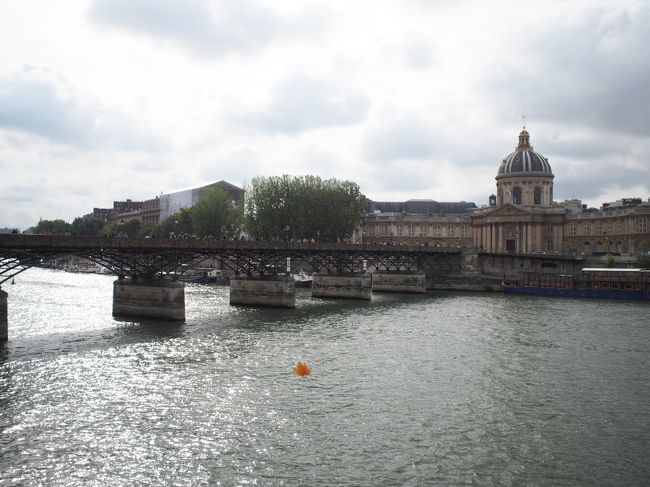 川の水は汚いけれど、風景は良いですね。