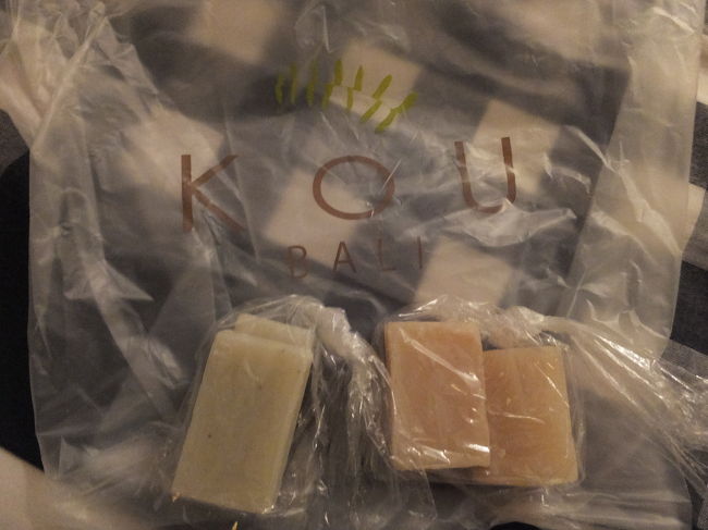 ウブドのKOUで買った石鹸。<br />量り売りの小さいのを2つずつ購入。王子チョイスのオレンジとミントの香りです。<br />どちらもRP.11,000くらいでした。