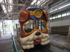 とりあえず生駒駅で降りたところケーブルカーの文字が。行ってみたところ「お客さん出ますよー！早く乗ってください！！」とのこと何処に行くかもわからずとりあえず乗ってみた。・・・後で知ったのだが日本最初のケーブルカーらしい（もちろんこのふざけた形の車両ではないと思うが）。