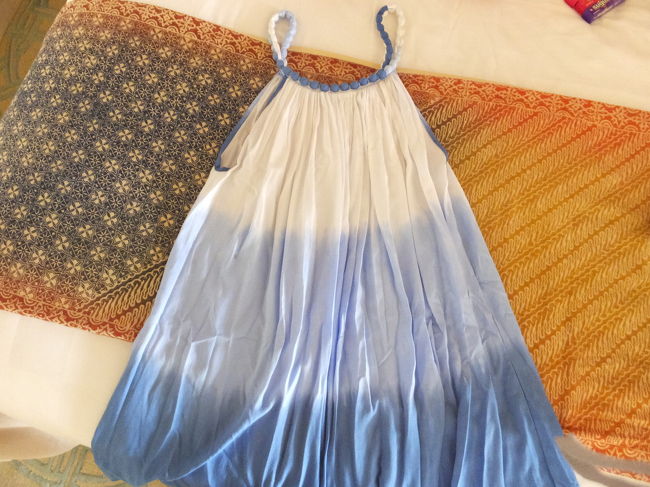 ビンタンバッグを買った店で、服もどう？と見せてもらいました。<br />かわいかったので買っちゃいました。RP.170,000