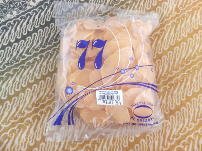 えびせんです。<br />これを揚げるとモコモコっとおっきくなるそうです。<br />確かRP.10,000くらい