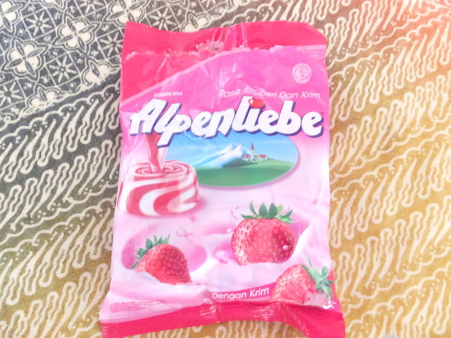 イチゴミルク飴。<br />思ったよりもおいしいです。RP.5,000くらいだったような・・・