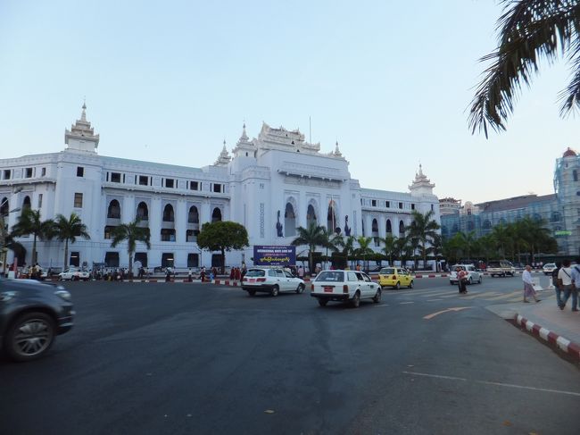 スーレー・パヤー付近の市庁舎。