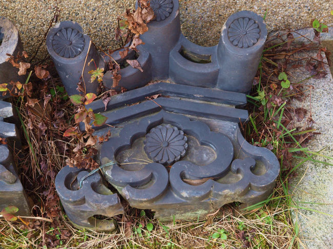 菊の文様もありましたが<br /><br />　皇室に何か？