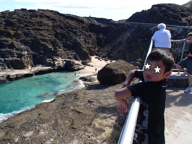 記念撮影。<br /><br />長男坊、さっきの事件で機嫌が良くありません。