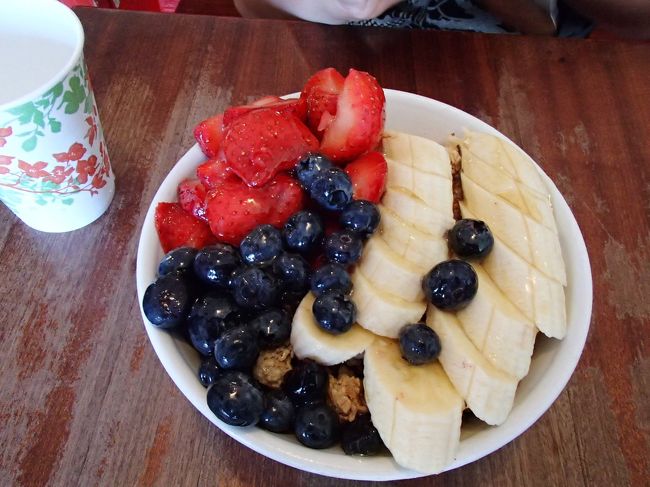 来ましたアサイーボウル。これが食べたかったんだよなぁ。