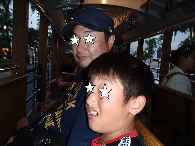 ホテルに着いてからワイキキに出てみるか！と初トロリーJCBカードで無料。