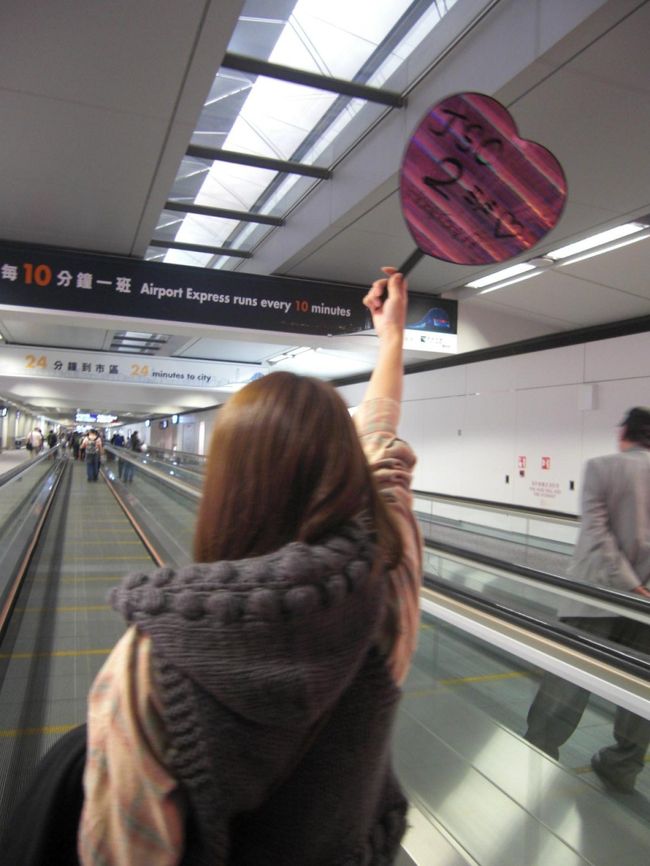 かわいい会社の子分が今回の旅の添乗員役！<br /><br />彼女お手製のウチワで引率！！