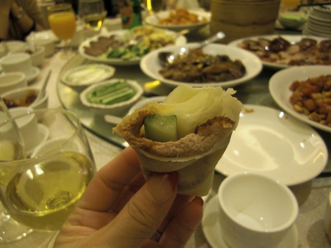 北京ダックを巻いて頂きまーす！