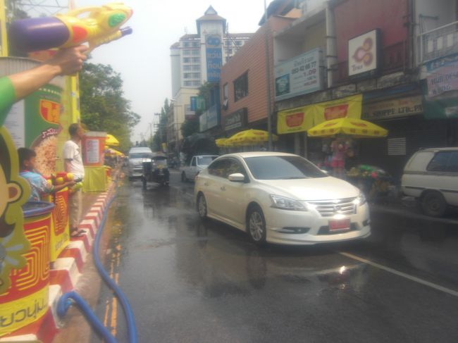 車にもソンクラーン