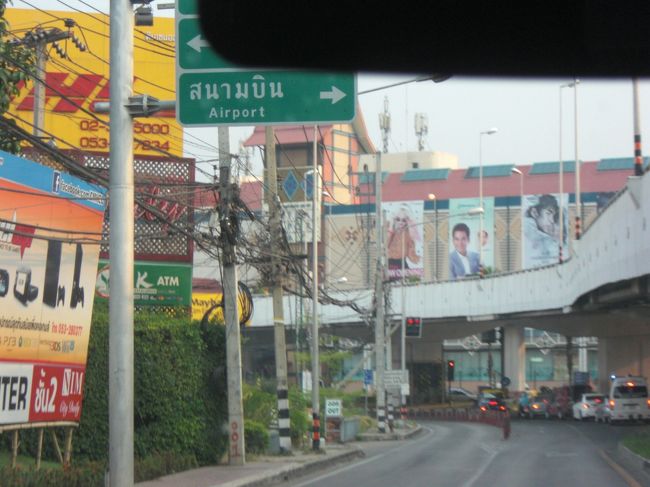 あらっ。このあたりはソンクラーン中にも関わらず静かだわ。。。