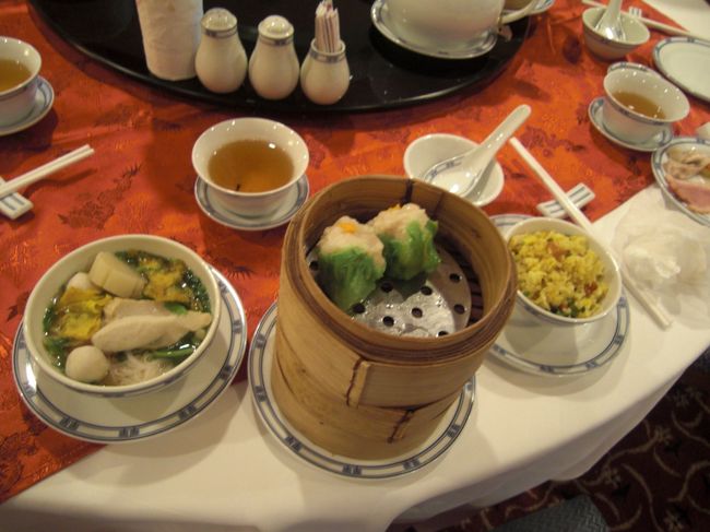 宿泊ホテル（ツインタワーホテル）に戻り<br />３Ｆにあるお店で飲茶ランチ