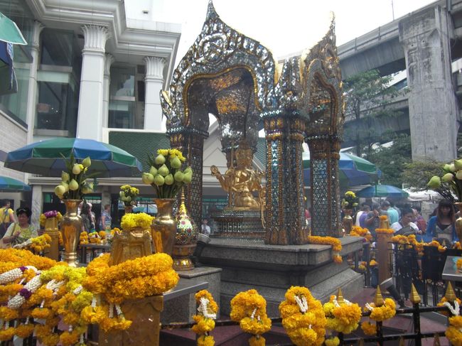 エラワンの祠（願い事）<br /><br />ここは子宝に恵まれる？と言われており女性が多かった！