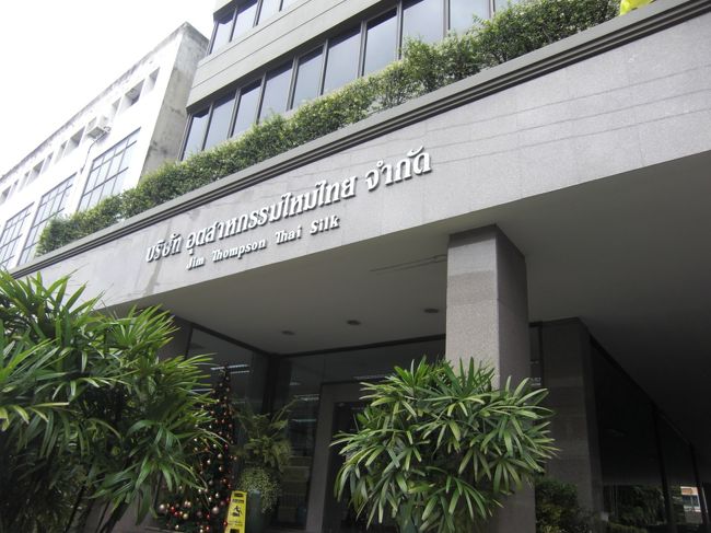 5階建てで布からクッションカバーや小物が全て低価格で買えます！