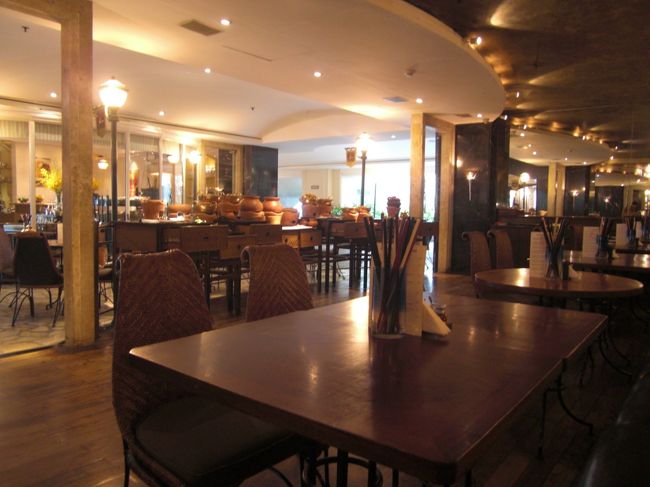 お店の雰囲気<br /><br />ちょっと早めに来たのでそんなに混んでなかった〜