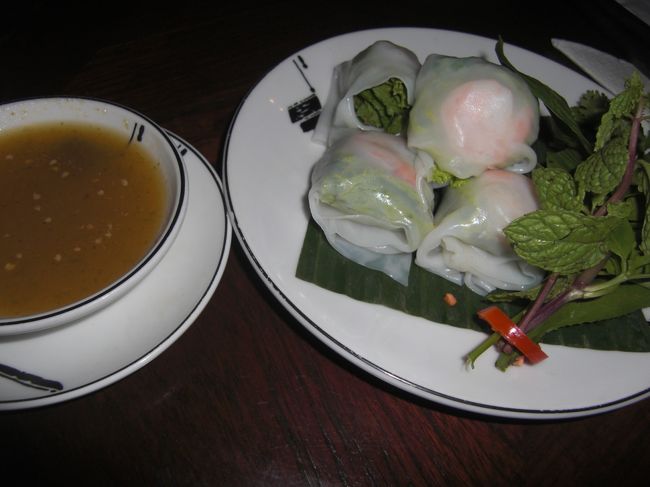 パクチー好きにはたまりません〜<br /><br />パクチーたっぷりの海老の生春巻き