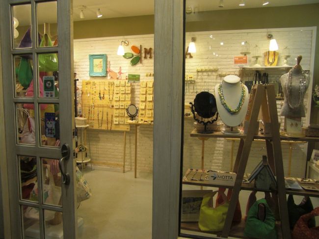 手作りアクセサリー屋さん<br /><br /><br />たまたまキャンペーンしていて洋服が100Ｂ引き！！