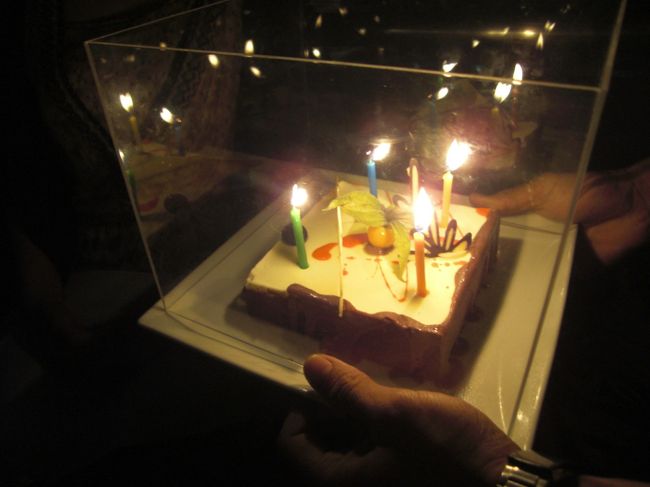 翌日が会社の先輩のバースデー♪<br /><br /><br />なので、サプライズでケーキを用意♪♪