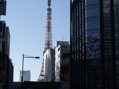 大門の向こうに東京タワーです。