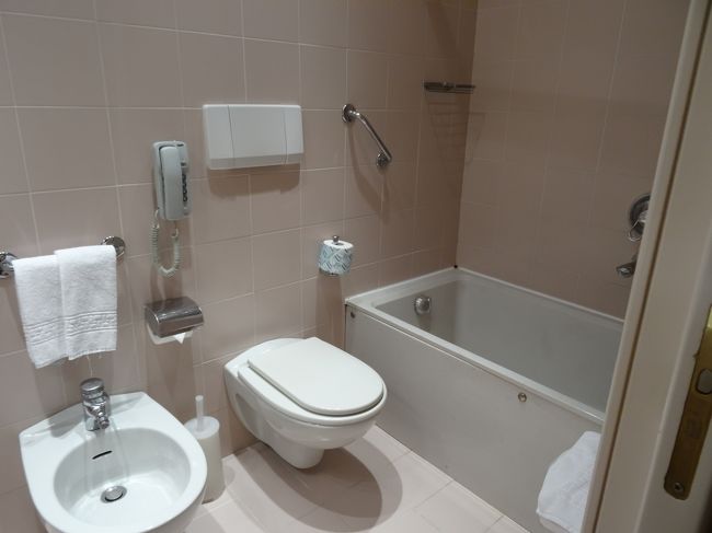 この旅行で初めてバスタブがあった、久しぶりに風呂に入って本当に気持ち良かった。