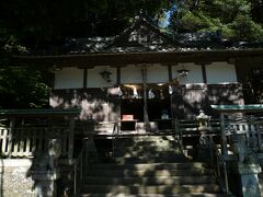 白良浜から徒歩4,5分かけて熊野三所神社に。

観光客はまったくいなく、派手さはない神社だったが
本来寺社とはそうあるべきものかと思う。
