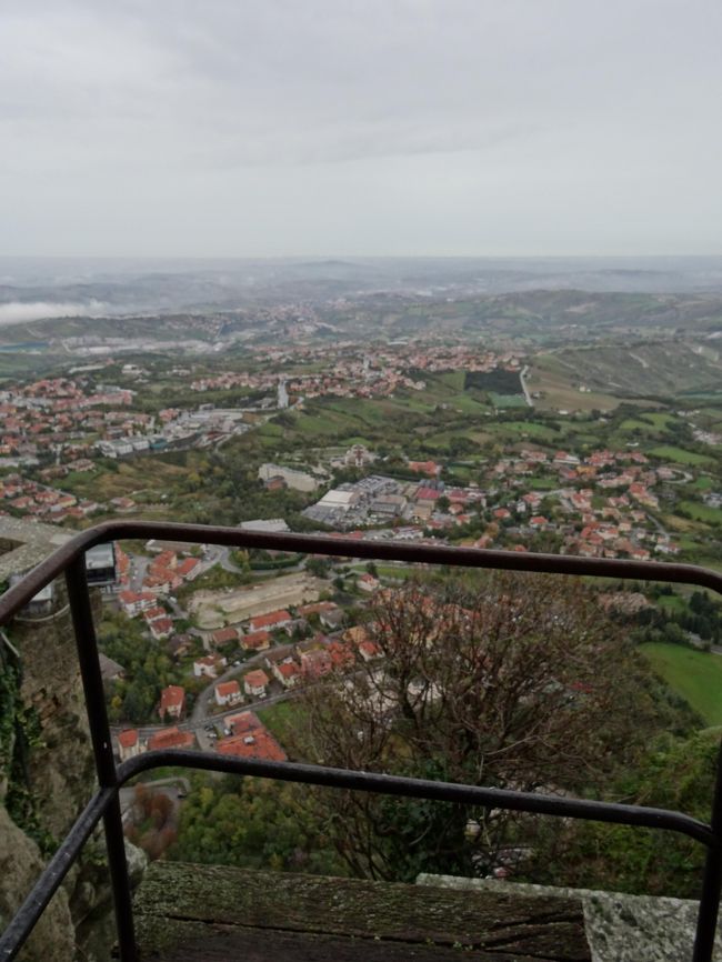 塔の中間部分から