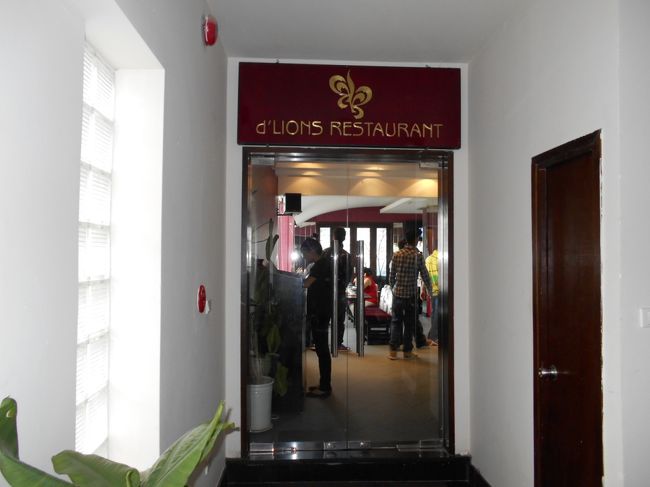 朝7時すぎ、朝食を取りに<br />９階のレストランへいく。<br /><br />朝食カードのようなものはない。<br />スタッフに部屋番号を聞かれるだけだ。