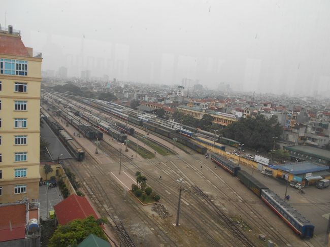 ９階という高さで、駅のすぐそばなので<br />レストランからは、駅の構内が良く見えます。<br /><br />そういえば、明け方<br />列車の汽笛の音が聞こえたっけなあ。<br /><br />気になるかたには<br />駅に近すぎておすすめできないかもです＾＾；
