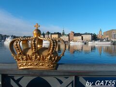 ここから2日目。
朝早起きして散歩へ。
シェップスホルメン島へ渡る橋から見るガムラ・スタン。