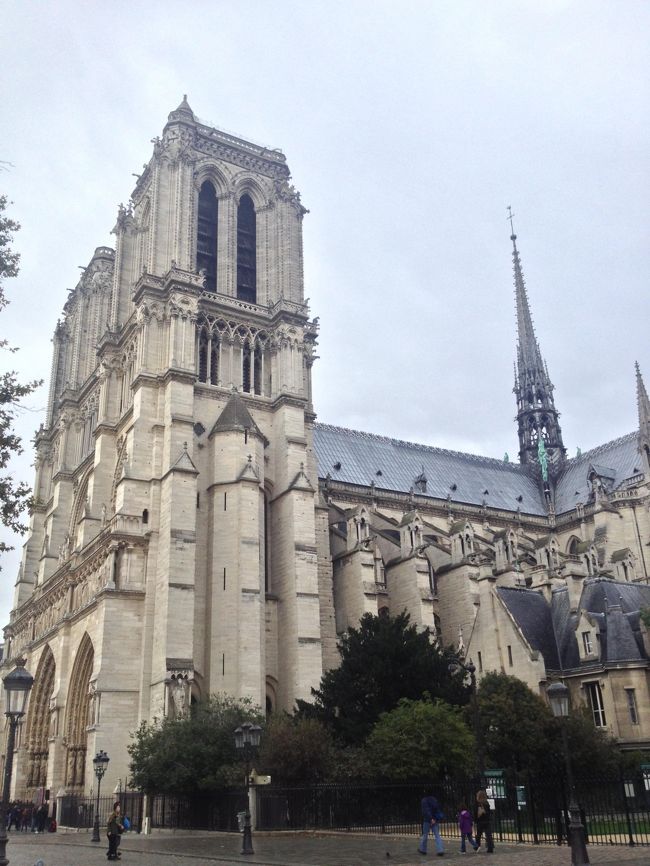 <br />　ノートルダム近くだったので、何度この前を往復したか☆