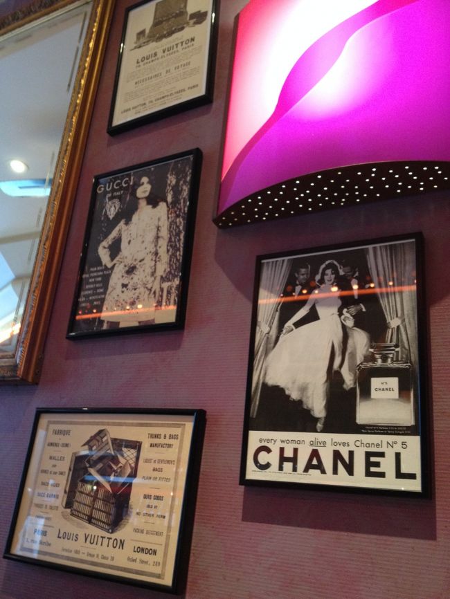 　　<br />　ボンマルシェ近くのカフェ