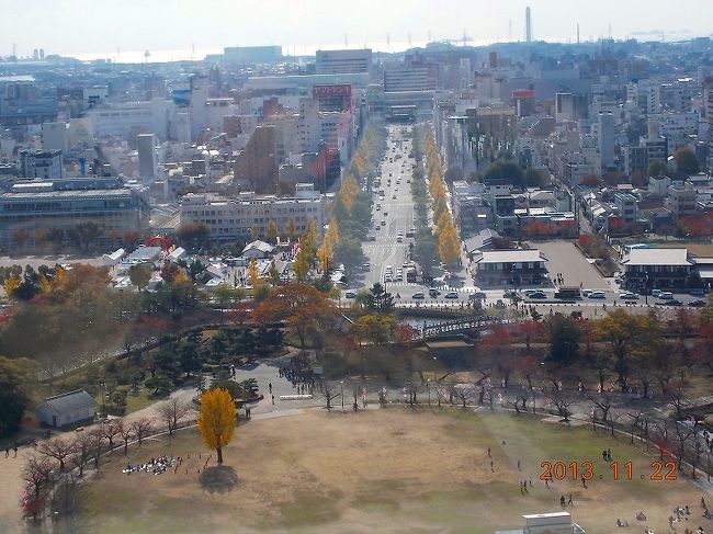 2013.11.22（金）国宝 姫路城。天守閣横付けの見学者スペースのエレベータで８階へ。