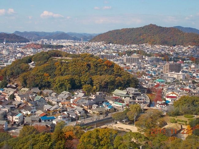 2013.11.22（金）国宝 姫路城。天守閣横付けの見学者スペースのエレベータで８階へ。姫路市内眺望。