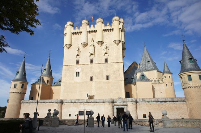 続いてはアルカサルです。<br /><br />外観がとてもかわいい。<br /><br />６．５ユーロ。