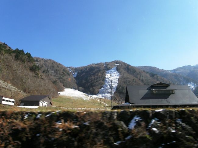 安房トンネルを抜けると雪の世界へ・・。