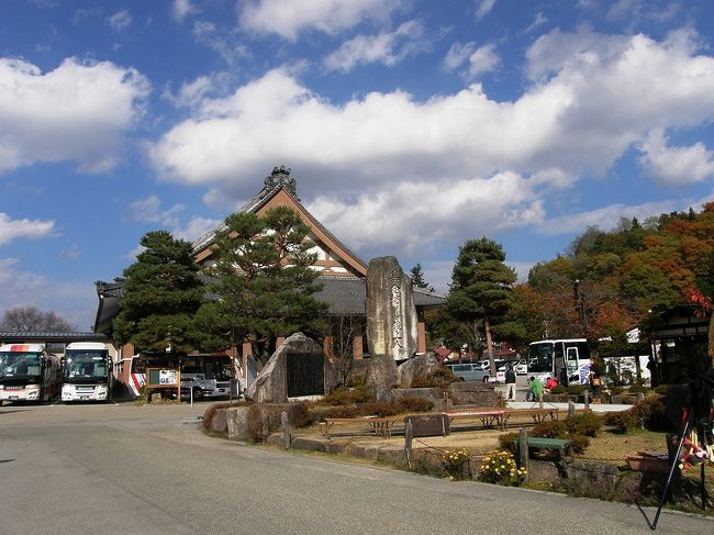 高山別院・・<br /><br />バスは高山別院の駐車場に。