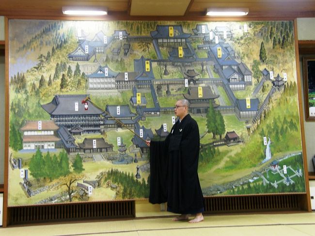 永平寺側の説明は寺内拝観の注意事項、写真は何を撮ってもいい、ただし、重文の撮影はフラッシュの利用は不可、お坊さんは撮らないだけでした。